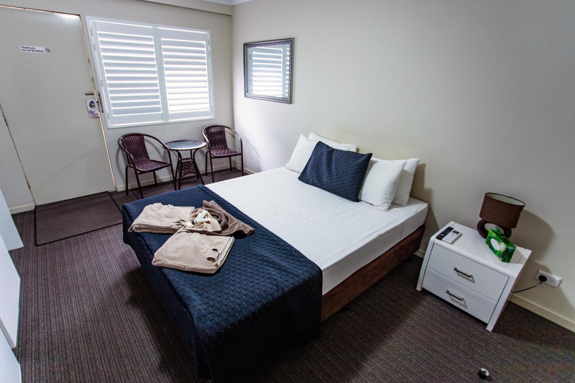 Tropicana Motel โกลด์โคสต์ ภายนอก รูปภาพ