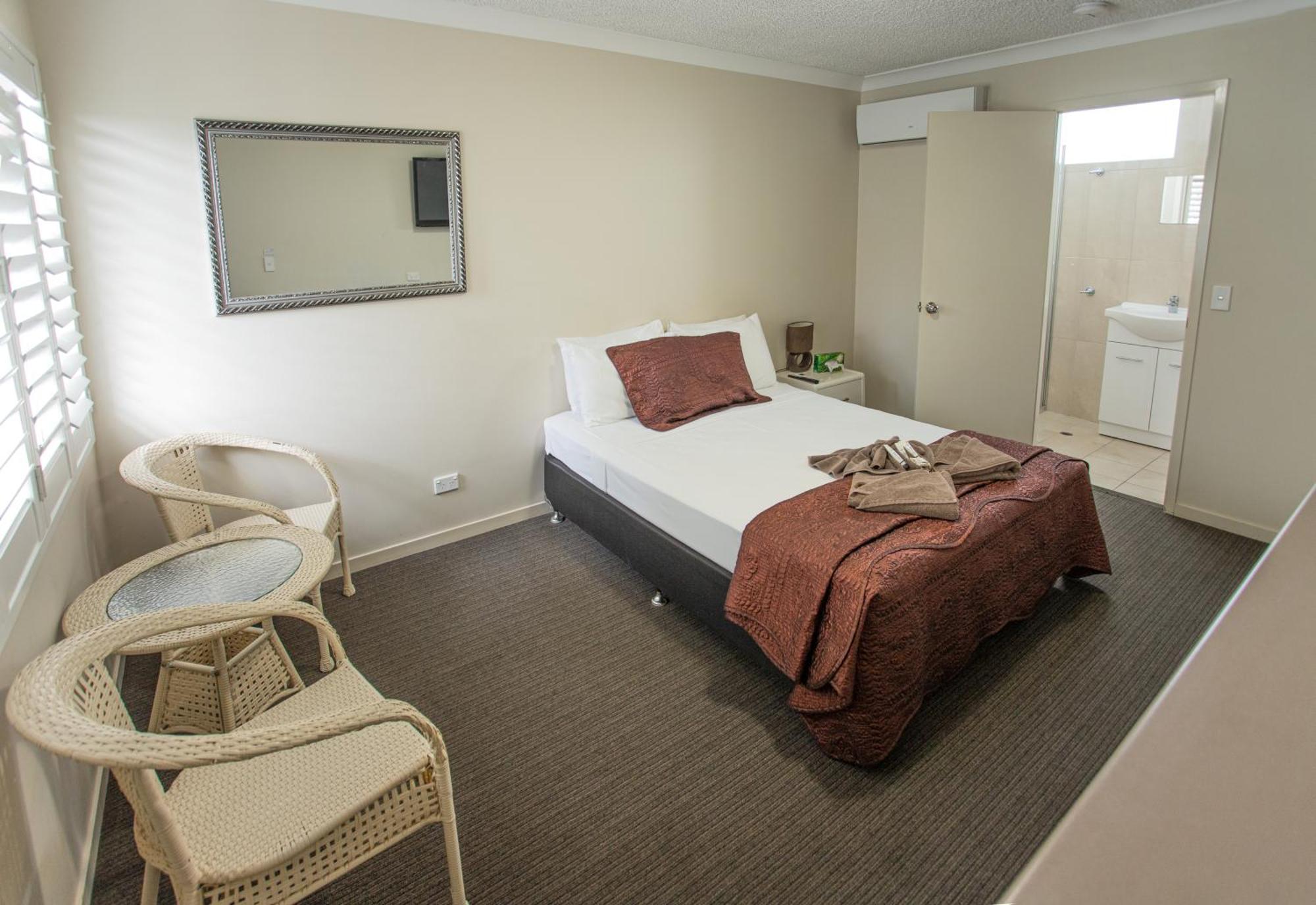 Tropicana Motel โกลด์โคสต์ ภายนอก รูปภาพ