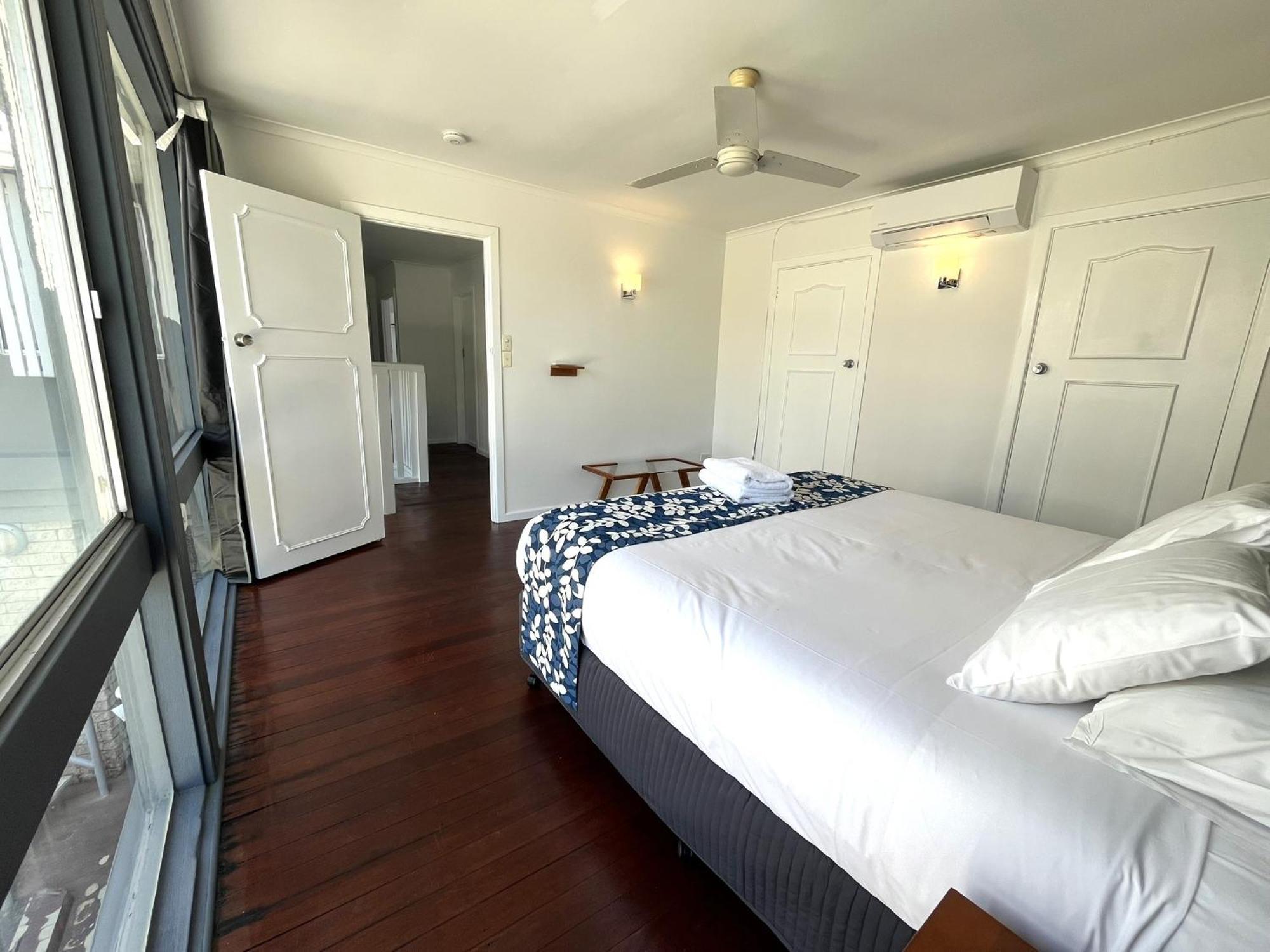 Tropicana Motel โกลด์โคสต์ ภายนอก รูปภาพ