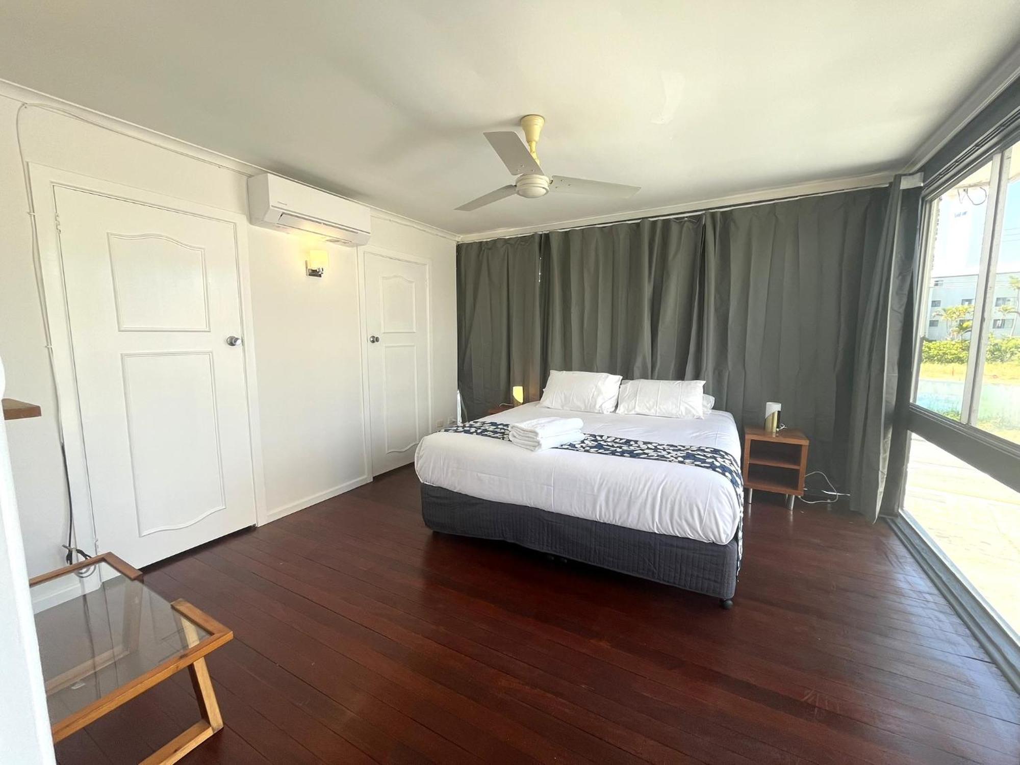Tropicana Motel โกลด์โคสต์ ภายนอก รูปภาพ
